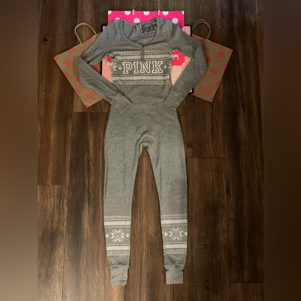 VS PINK SIZE XS HTF OLD SCHOOL ONE PIECE BUTT FLAP ONESIE SLEEPER. - Picture 2 of 10